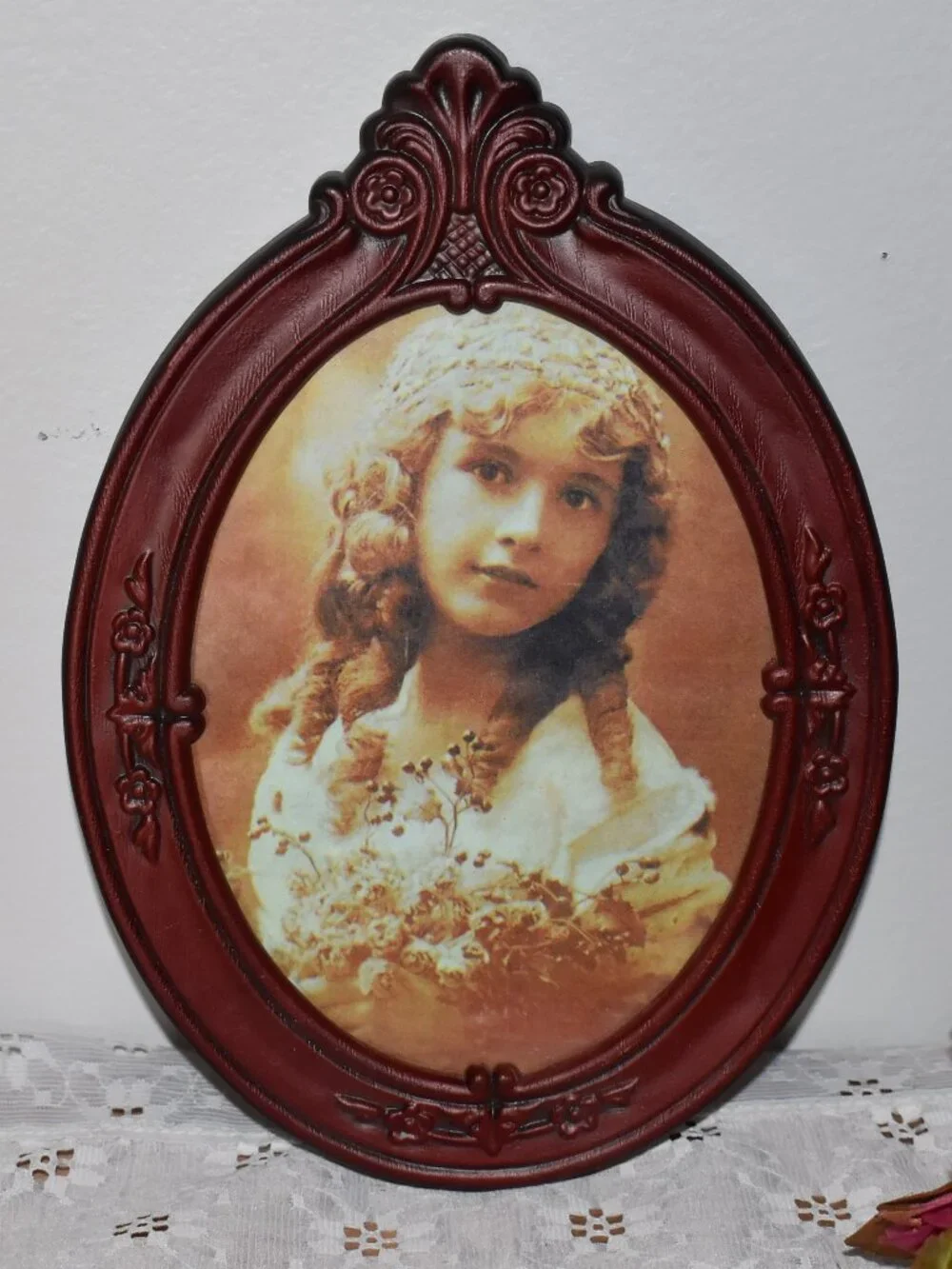 Vintage Gothic Cottage Oval Picture Frame Wall Decor
